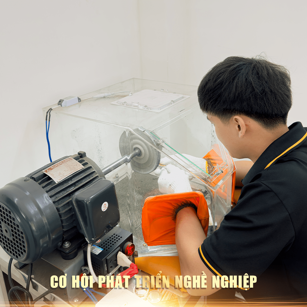 Sau khi học nghề, bạn có thể tự làm chủ, có thể làm việc với Gia Cát Watch, và cơ hội mở cửa hàng kinh doanh cùng chúng tôi