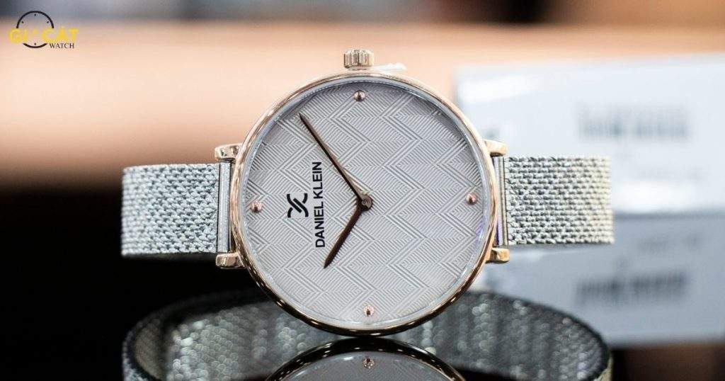 Thay mặt kính đồng hồ Daniel Klein