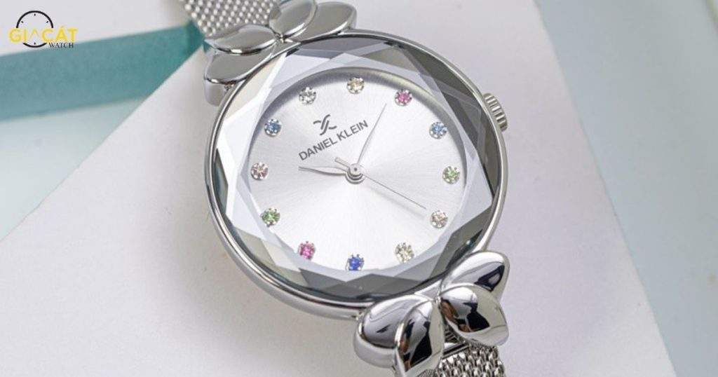Thay pin đồng hồ Daniel Klein