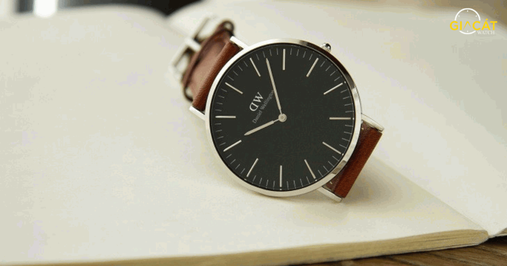 Đánh bóng đồng hồ Daniel Wellington