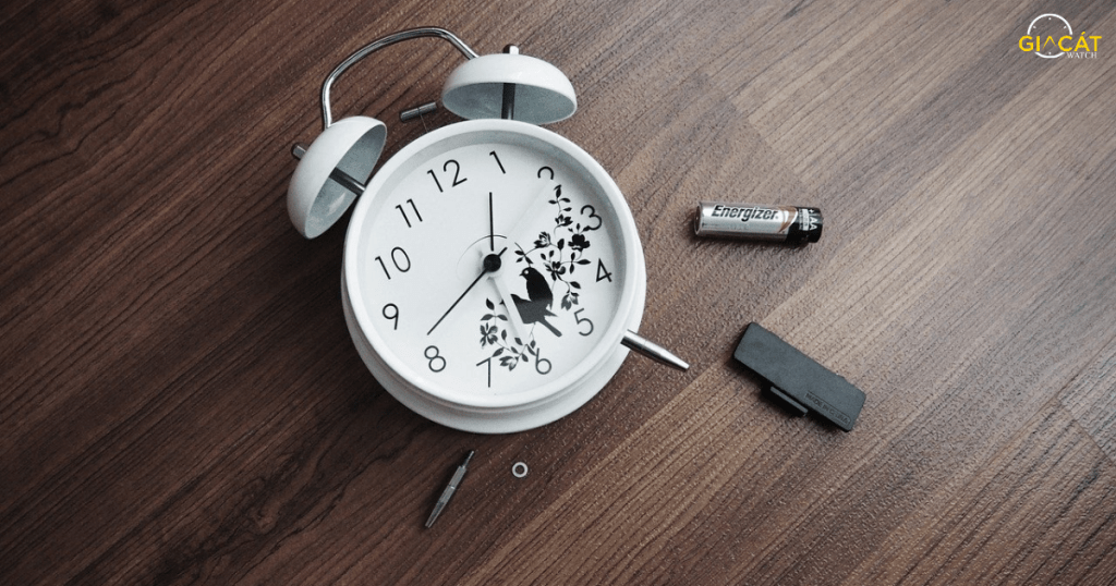 Kiểm Tra Pin Của Đồng Hồ Báo Thức