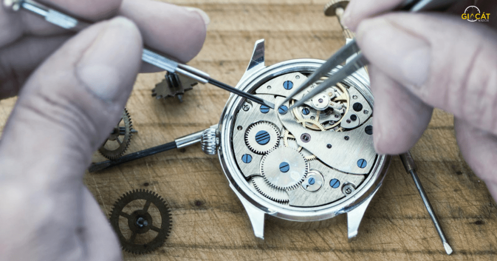 Quy Trình Lau Dầu Đồng Hồ Tại Gia Cát Watch