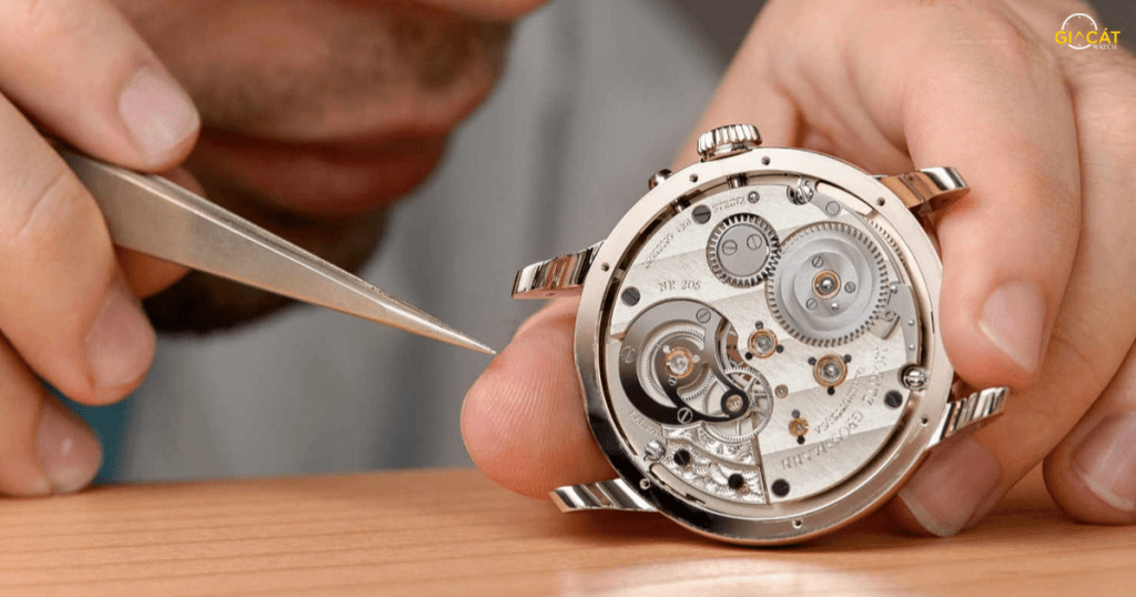 Nên bảo dưỡng đồng hồ định kỳ mấy năm một lần?