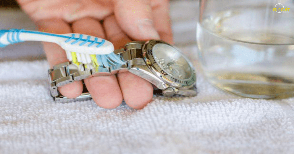 Khi nào nên đánh bóng đồng hồ cổ?