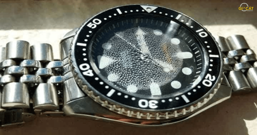 Cách xử lý khi đồng hồ bị vào nước