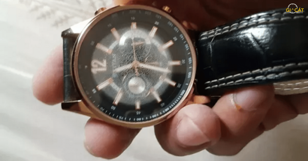 Dấu hiệu nhận biết đồng hồ đã bị vào nước