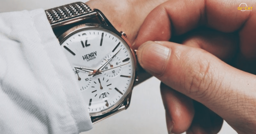 Nguyên nhân khiến đồng hồ đeo tay bị rít kim