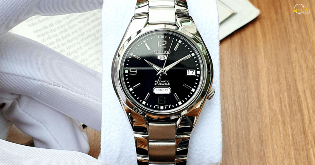 Khi nào nên lau dầu cho đồng hồ Seiko 5?