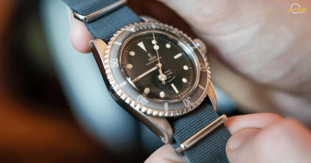 Cách chọn mặt kính phù hợp theo phong cách và dòng máy