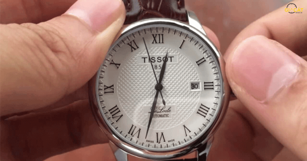 Vì sao chỉnh giờ sai có thể làm đồng hồ cơ nhanh xuống cấp