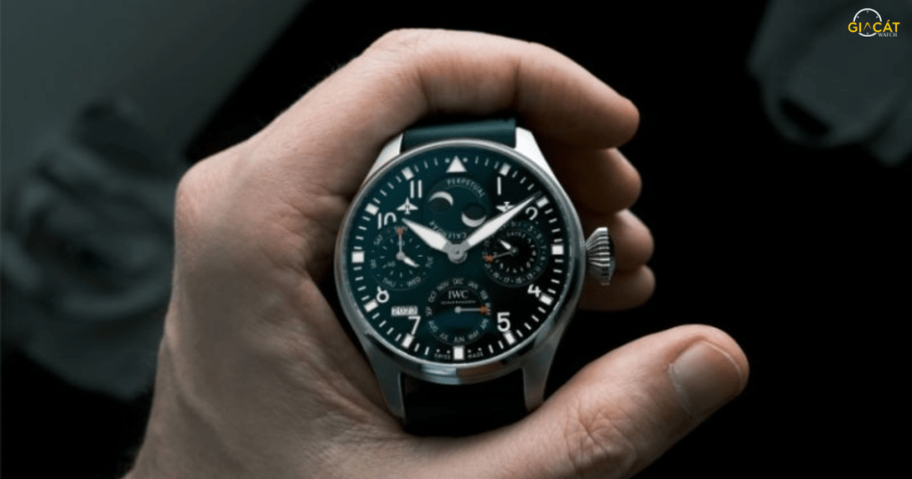 Vì sao núm đồng hồ bị cứng khi sử dụng