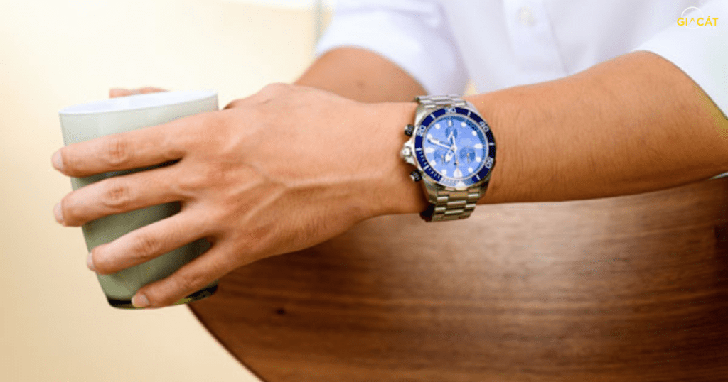 Đeo đồng hồ khi chơi thể thao có gây hỏng máy cơ không