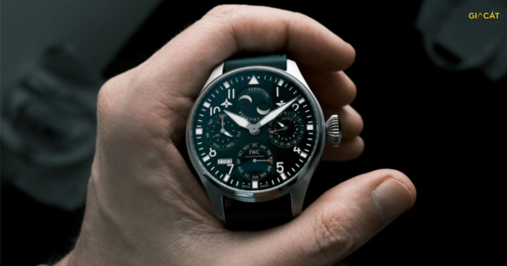 Vì sao việc chỉnh lịch vào ban đêm lại dễ gây hại cho đồng hồ