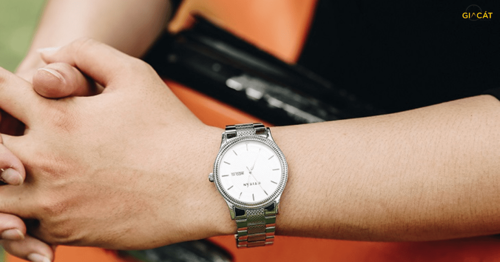 Sai lầm khi dùng bàn chải cứng đánh bóng dây kim loại