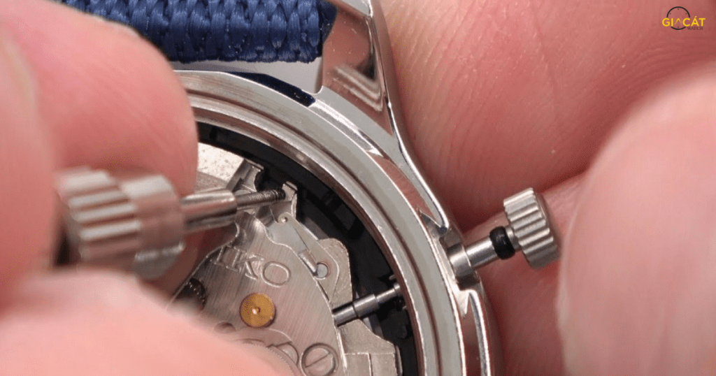 Tại sao vặn núm đồng hồ dưới nước lại nguy hiểm?