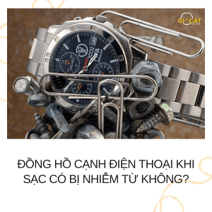 đồng hồ cạnh điện thoại